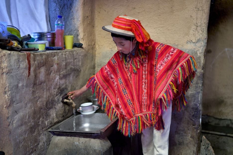 زیرساخت‌های آبی: ساخت و نگهداری اتصالات مادی و سازمانی آب